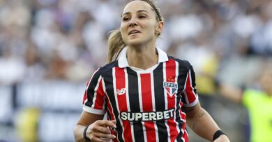 São Paulo vence o Corinthians, faz história e fica perto do título