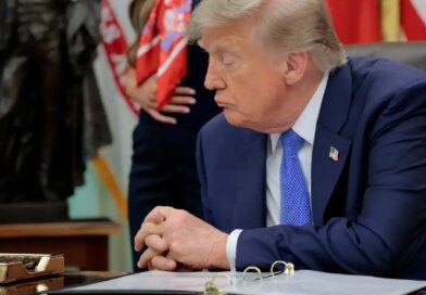 Trump promete US$ 5 mil a cada americano se vencer eleições