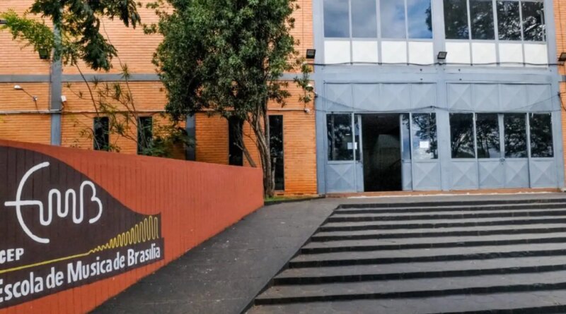 Alunos da Escola de Música de Brasília se apresentam na Rádio MEC