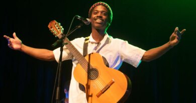 Cena Musical, da TV Brasil exibe show exclusivo do sambista Caxtrinho