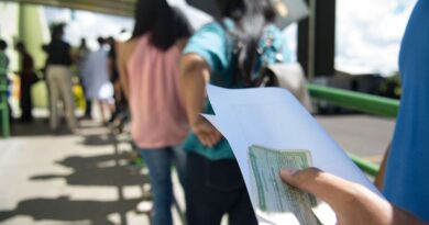 Eleições 2026: camiseta, adesivo, bandeira: o que pode usar para votar