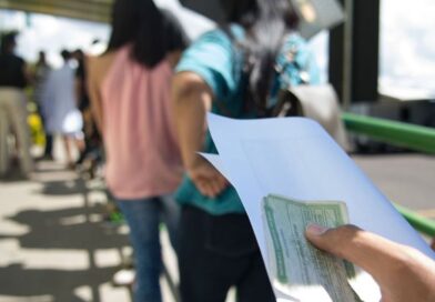 Eleições 2026: camiseta, adesivo, bandeira: o que pode usar para votar