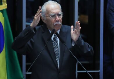 José Sarney é internado em UTI após procedimento abdominal