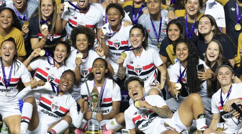 São Paulo segura Corinthians e é campeão brasileiro pela 1ª vez